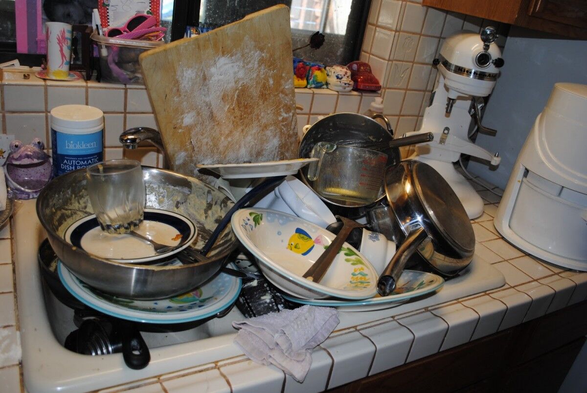 stack-dirty-dishes