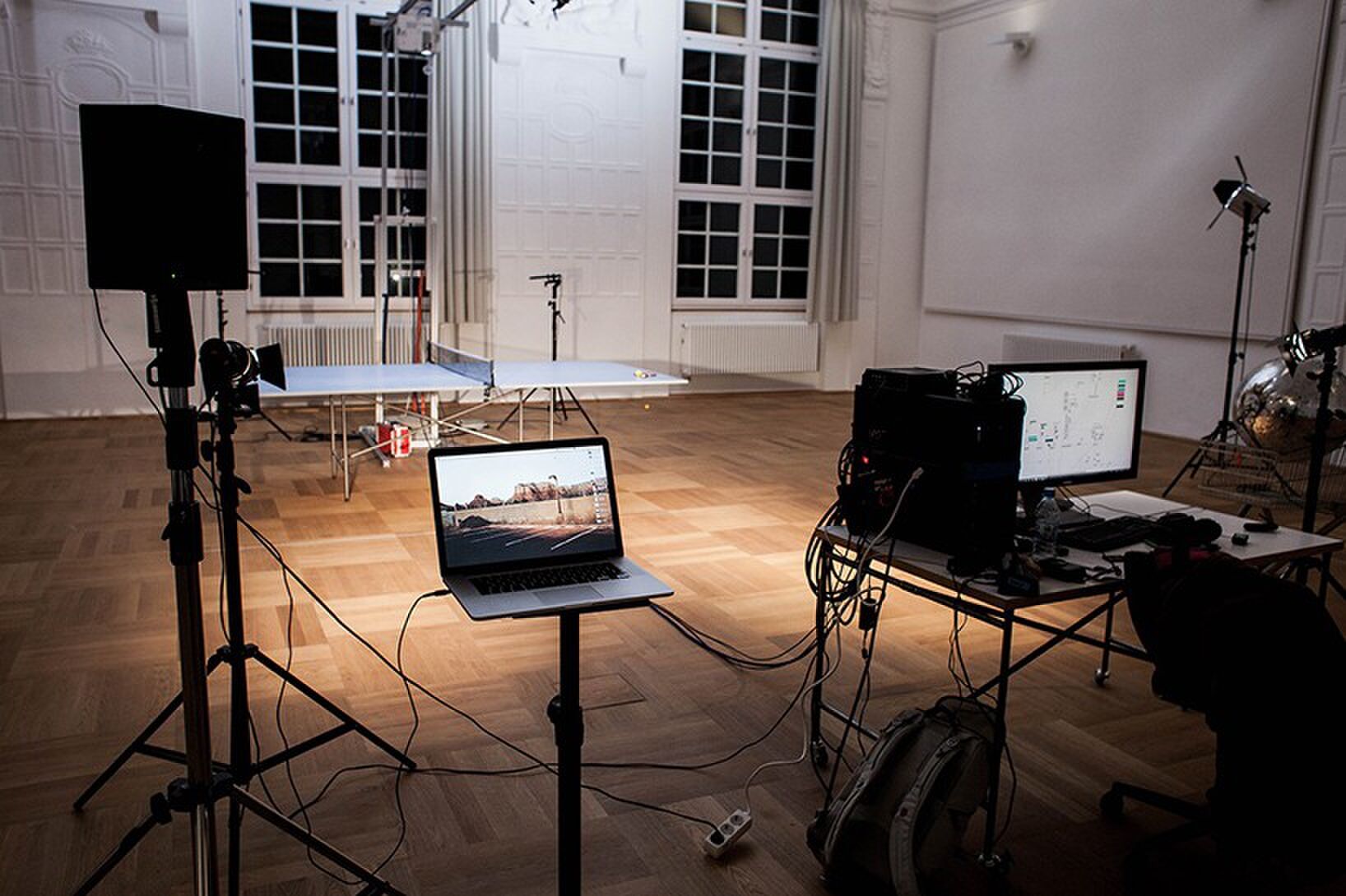 thomas-mayer-table-tennis-trainer-designboom-03-818x545