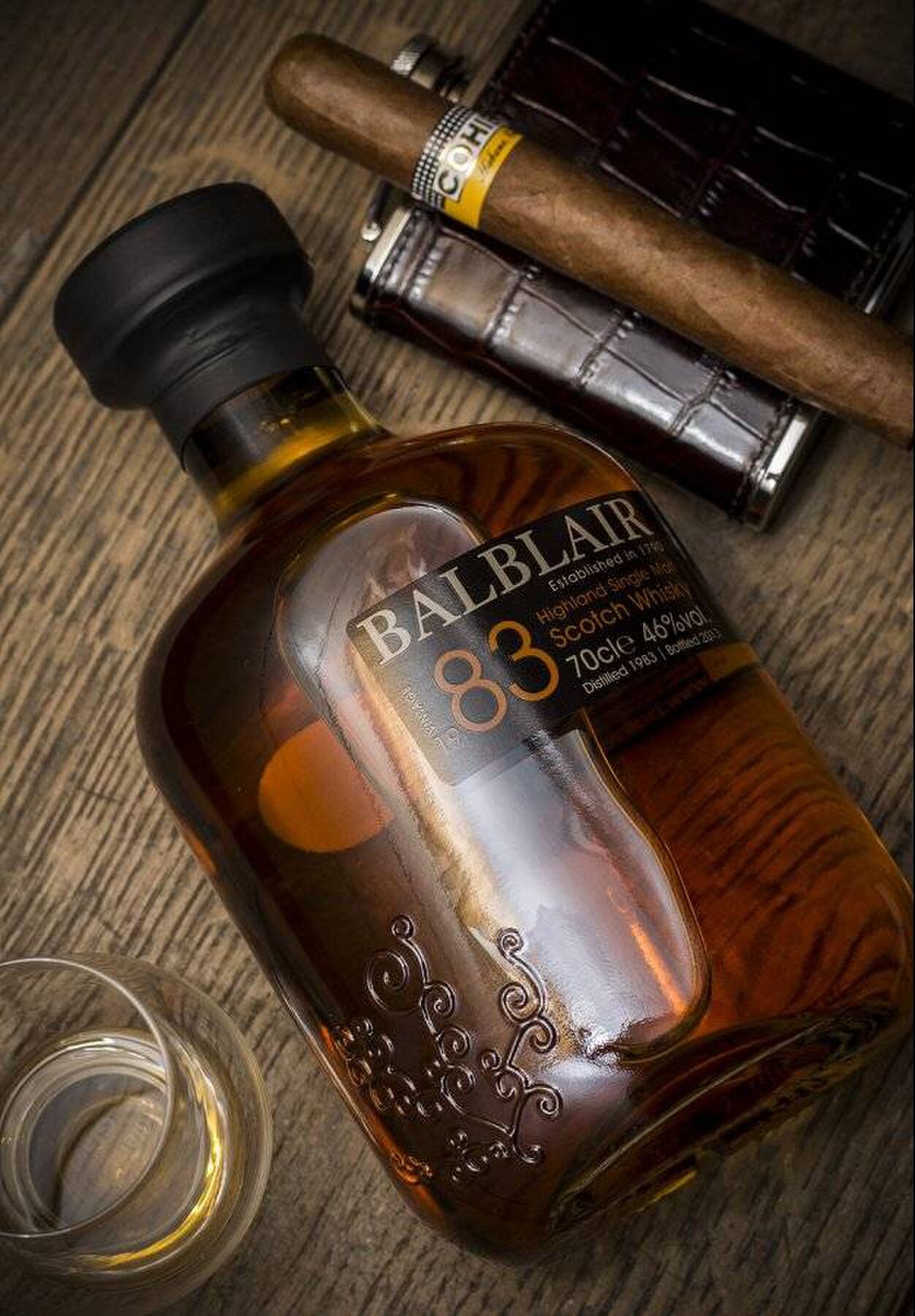 sigaar roken whiskey man man