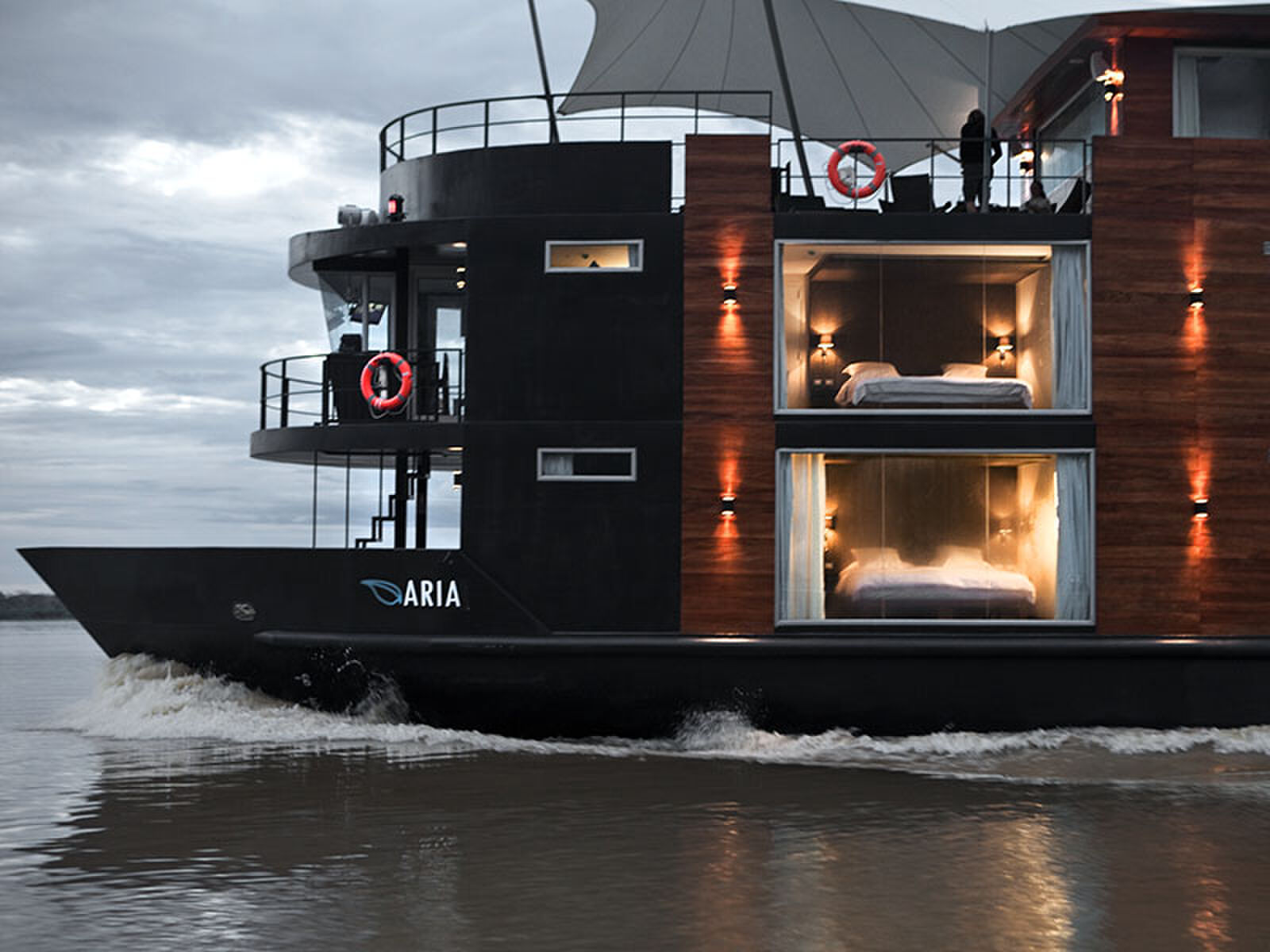 aria river boat reizen peru amazone MAN MAN