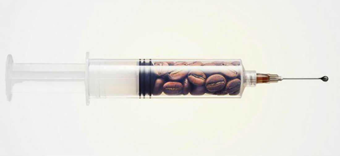 Koffie zonder man man cafeine wakker blijven op werk