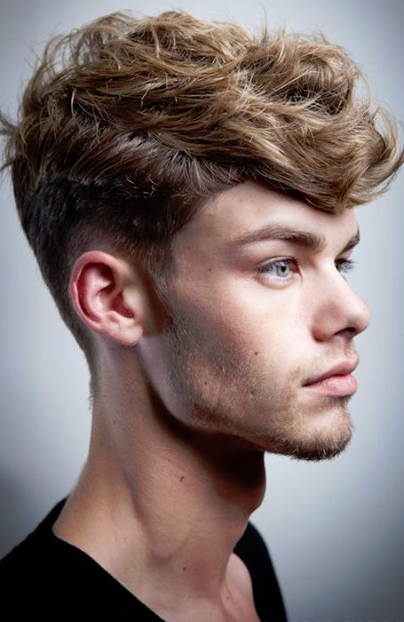 Herenkapsels met een opscheer kapper baber barbershop knippen haircut MAN MAN