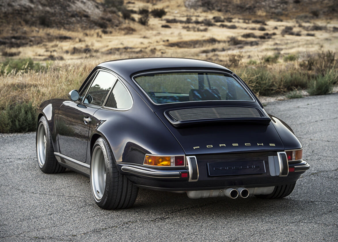 Porsche-911-Singer-auto-zwart-autobedrijf-fabriek-snelheid-MAN-MAN