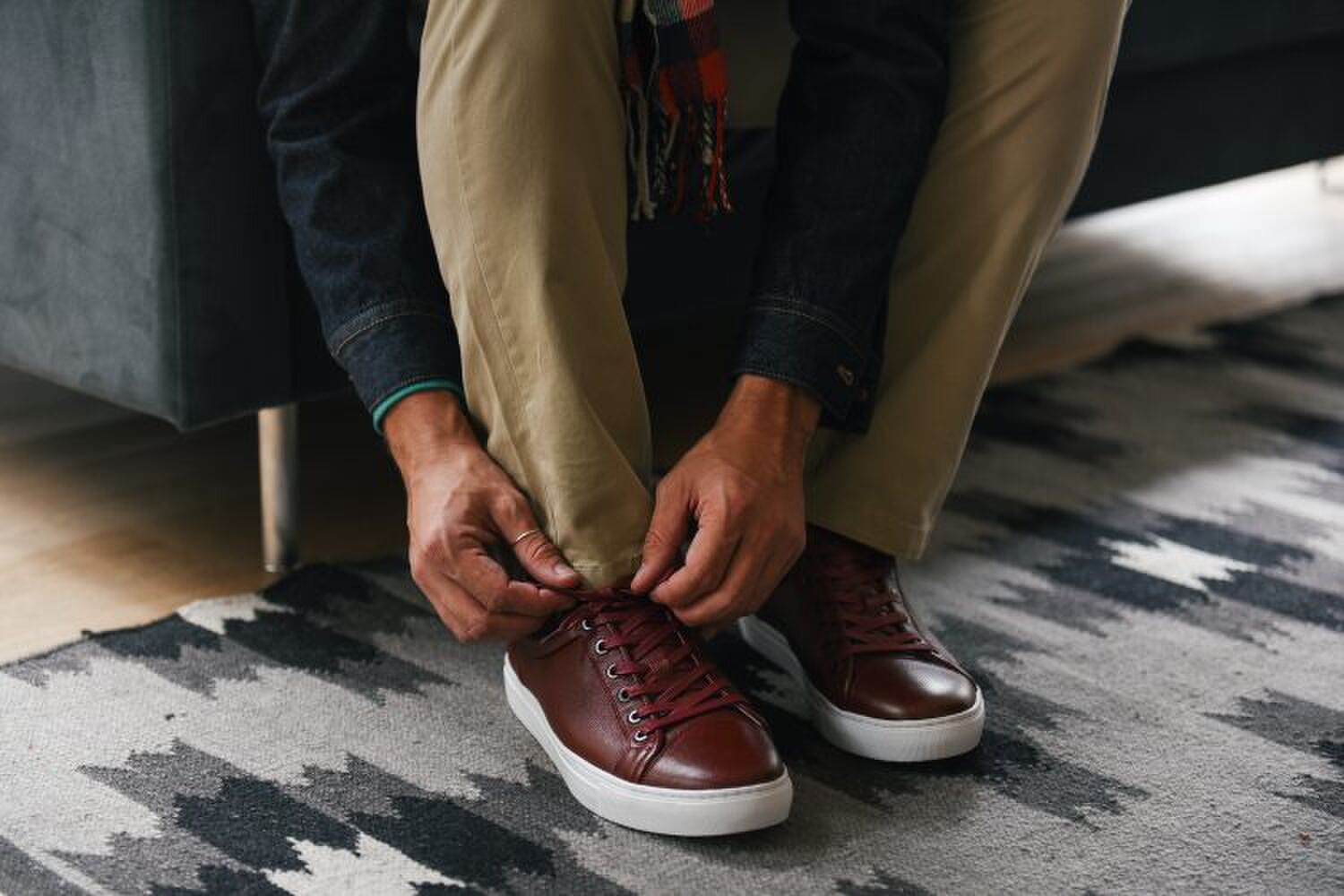 goed-uitzien-burgundy sneaker-chino-heren-MAN MAN