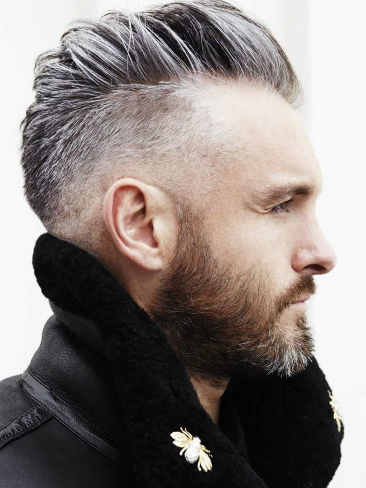 Pompadour met mid fade-grijs haar-lammy coat-baard-MAN MAN