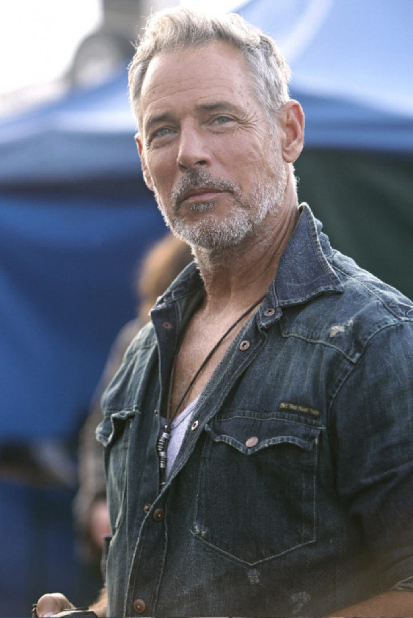 heren-kapsel-kapper-spijker jas-grijs haar-MAN MAN