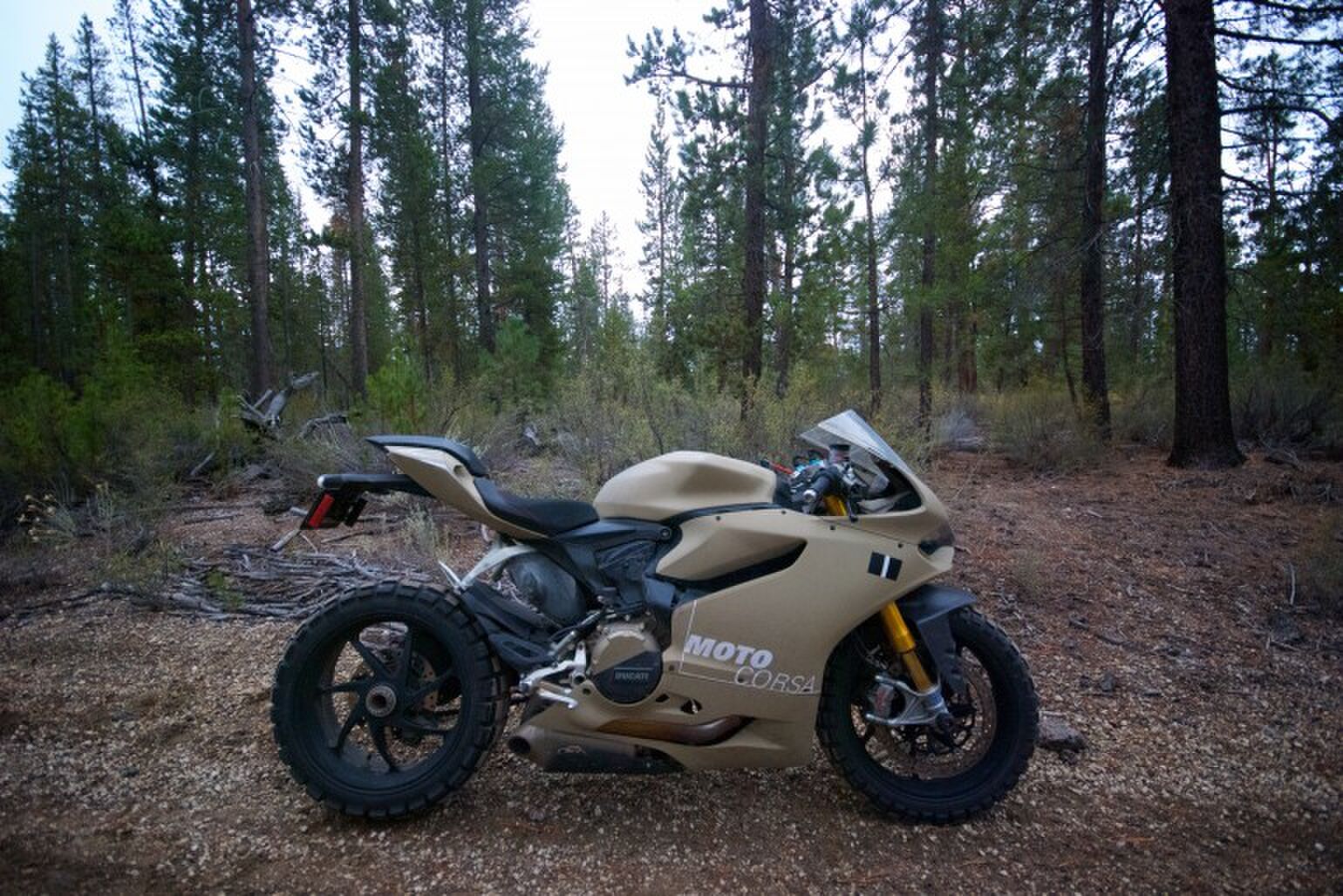 offroad Ducati-Ducati-119 Panigale S-offroad-motor-snelheid-MAN MAN