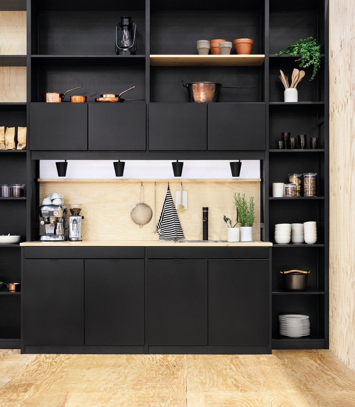 inspiratie zwart keuken man man 5