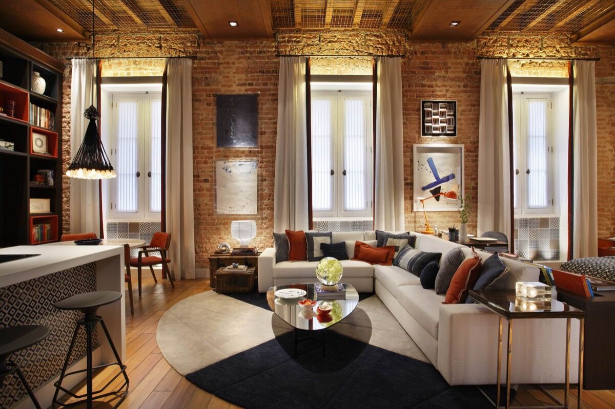 stenen muur brick wall woonkamer man man 21