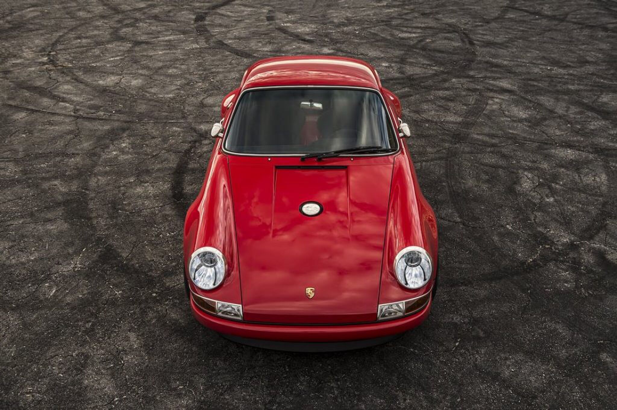 Porsche 911 singer le mans man man