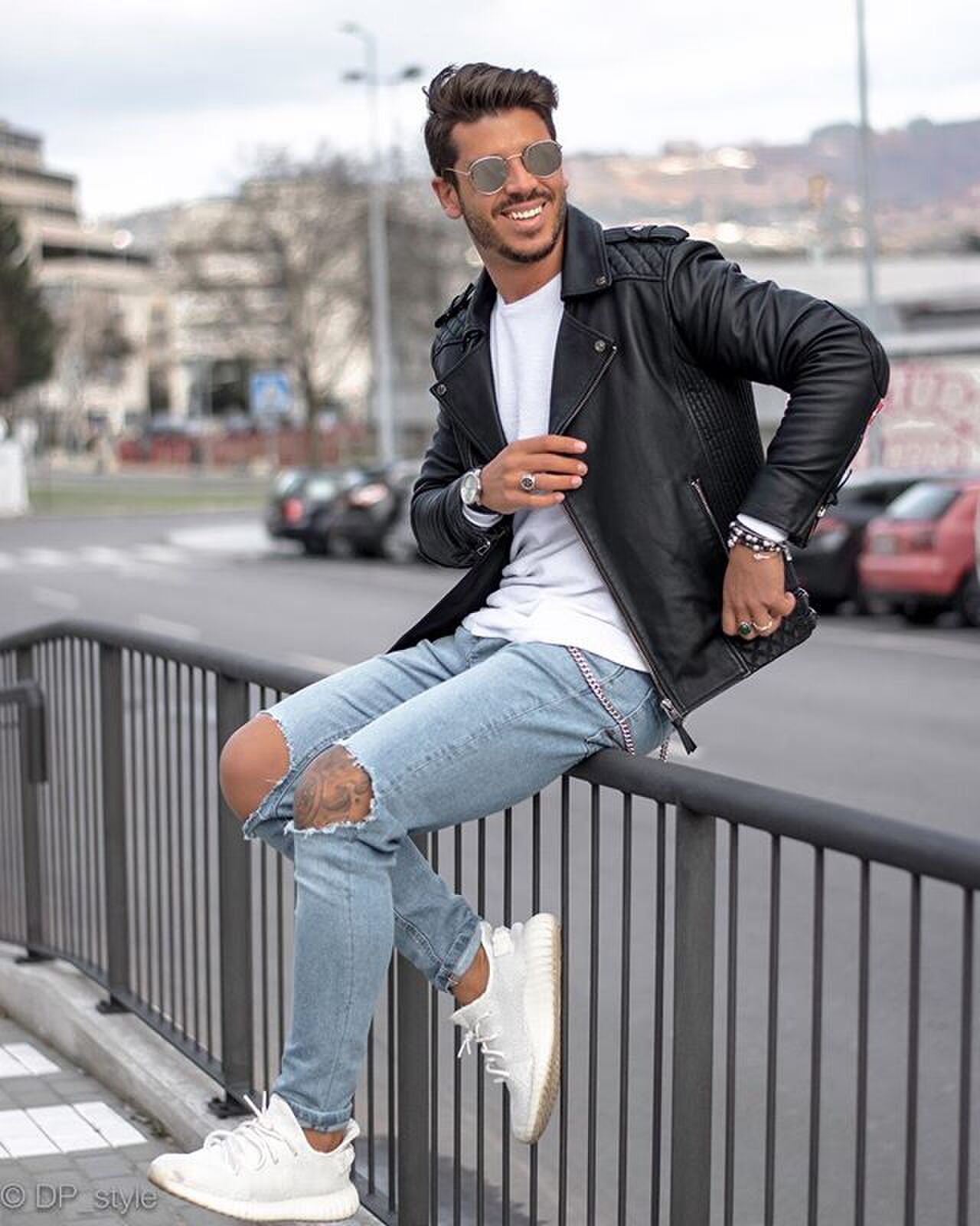 Wit tshirt + leren jas look