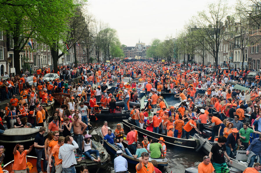 koningsdag-amsterdam-boot-manman