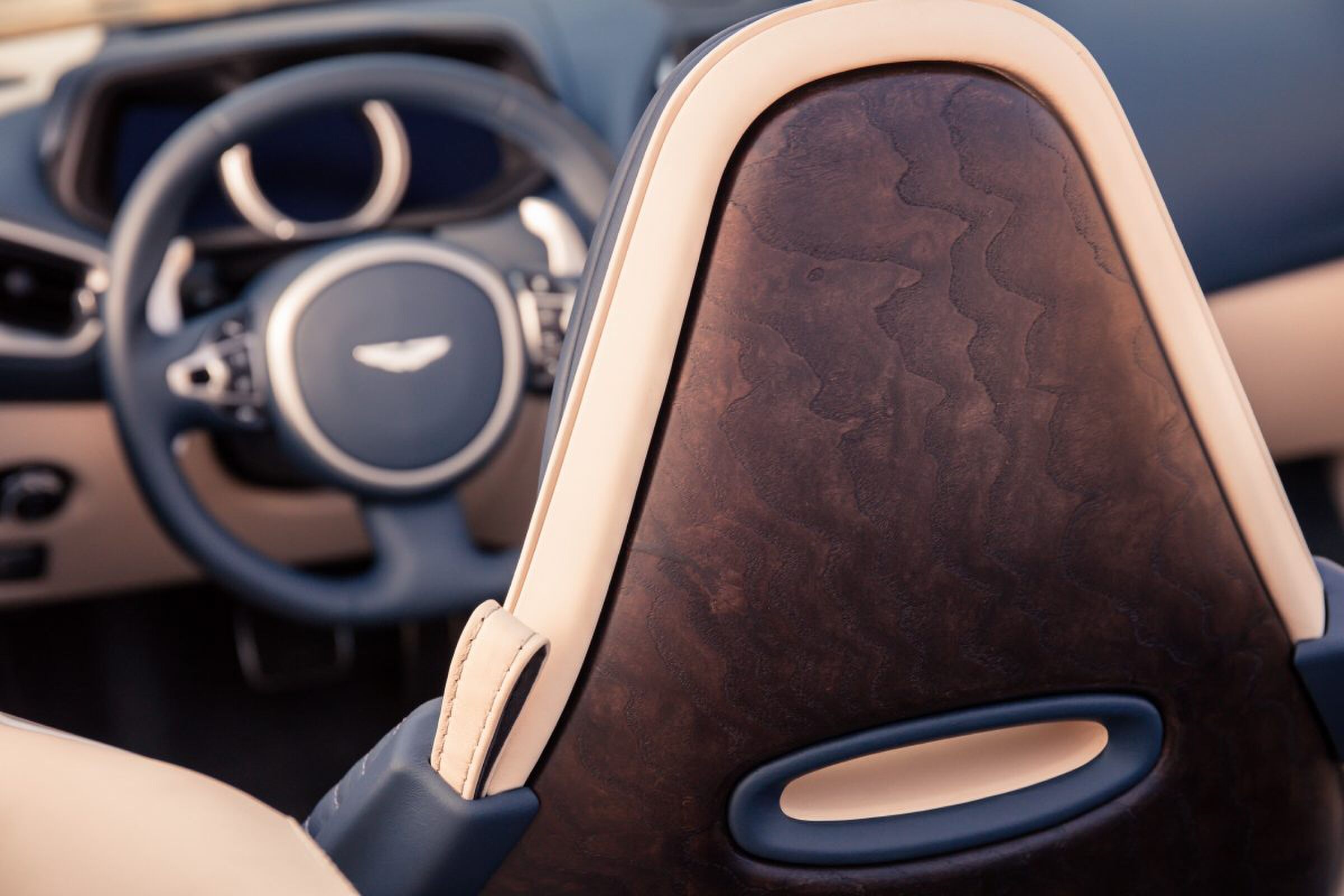 Aston Martin DB11 Volante MAN-MAN