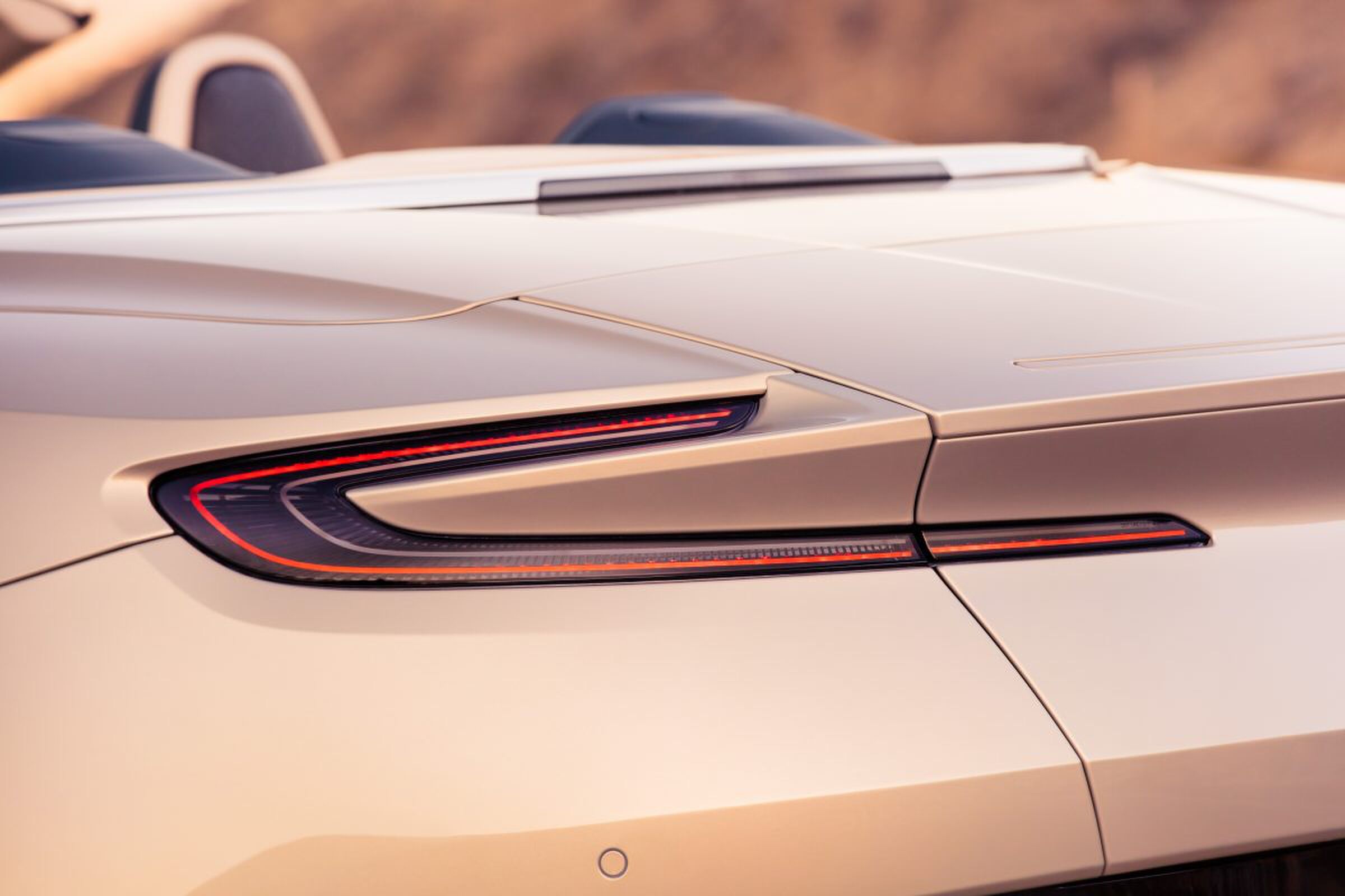 Aston Martin DB11 Volante MAN-MAN