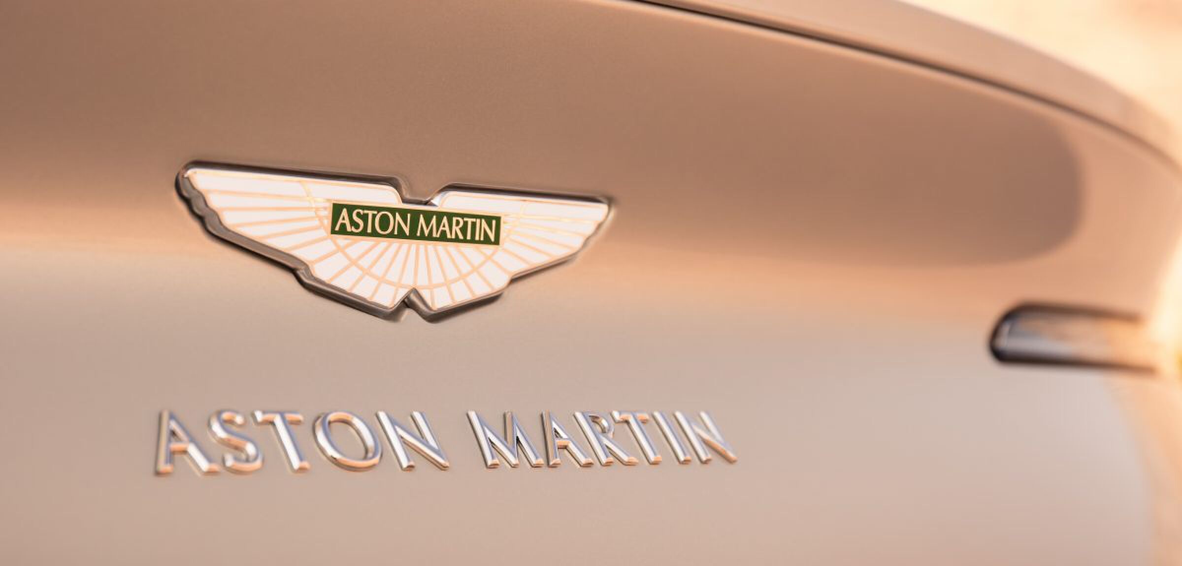 Aston Martin DB11 Volante MAN-MAN
