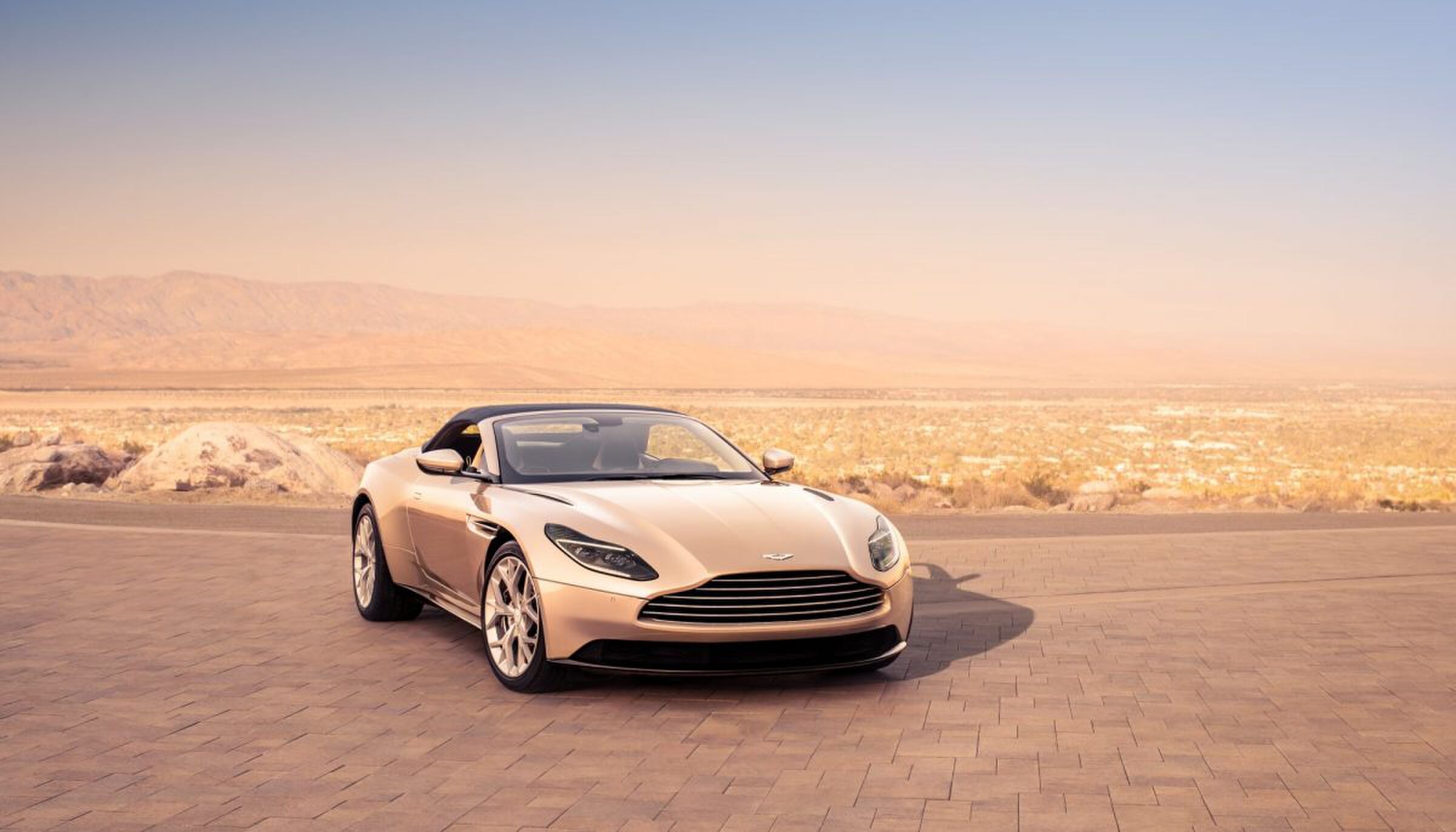 Aston Martin DB11 Volante MAN-MAN