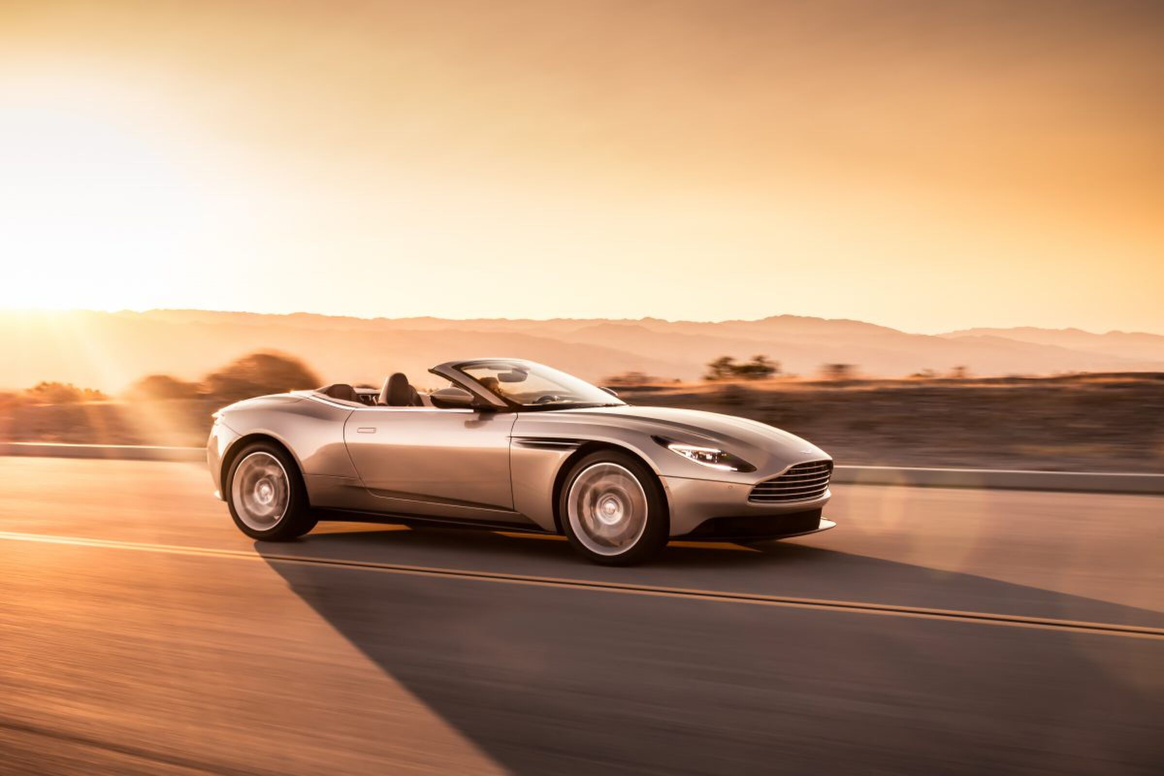 Aston Martin DB11 Volante MAN-MAN