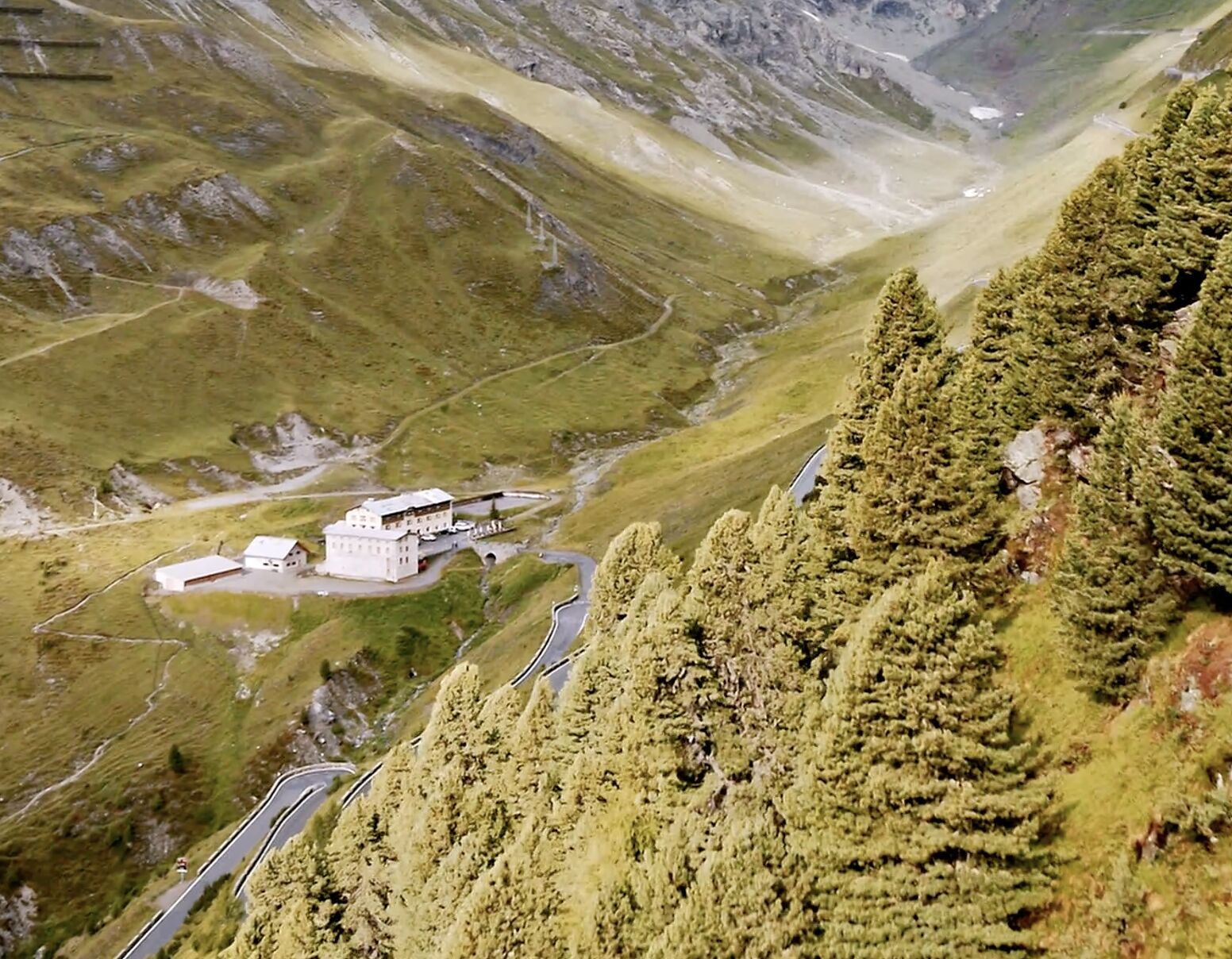 Stefan Bogner, porsche en de stelvio pas MAN-MAN