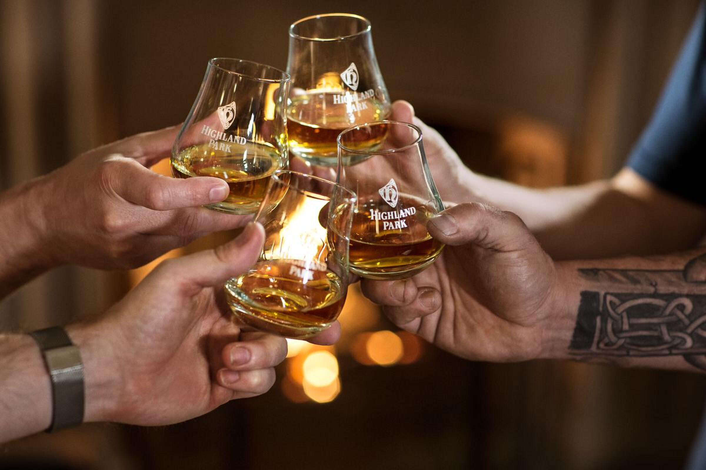 Medium-HP-17-Soren-Glasses-4-Hands