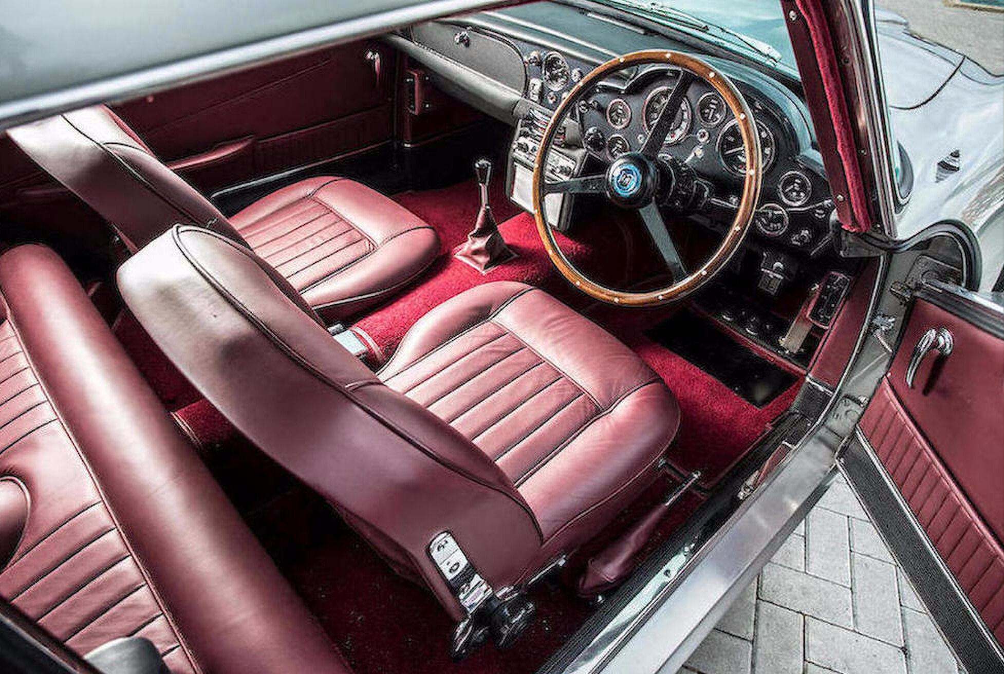 Paul McCartney Aston Martin DB5 MAN-MAN