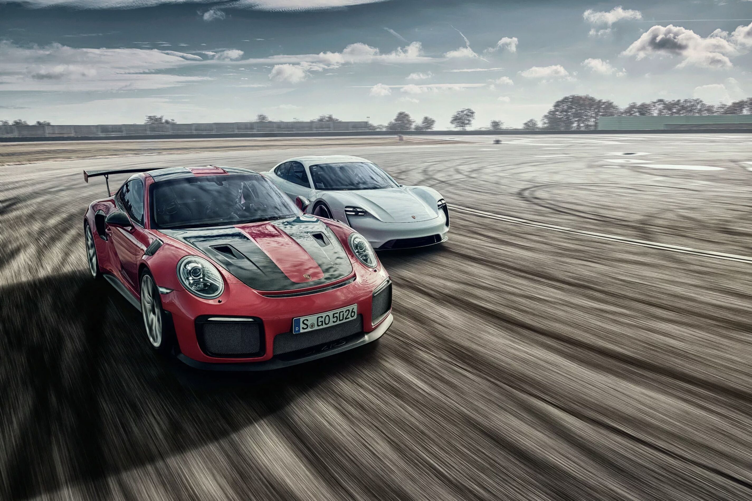 Porsche Mission E en Porsche GT2 RS Widowmaker Steffen Jahn MAN-MAN