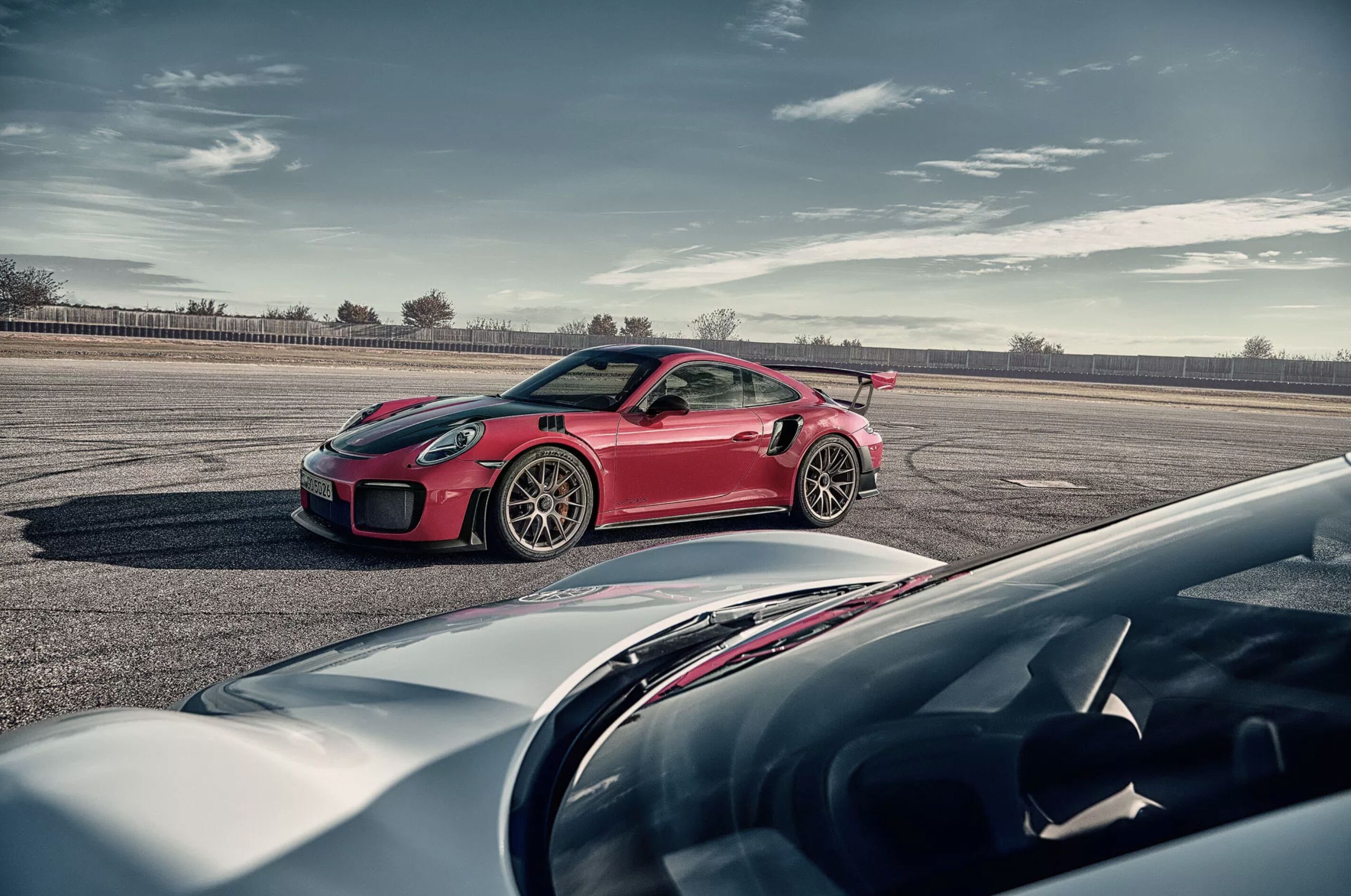 Porsche Mission E en Porsche GT2 RS Widowmaker Steffen Jahn MAN-MAN