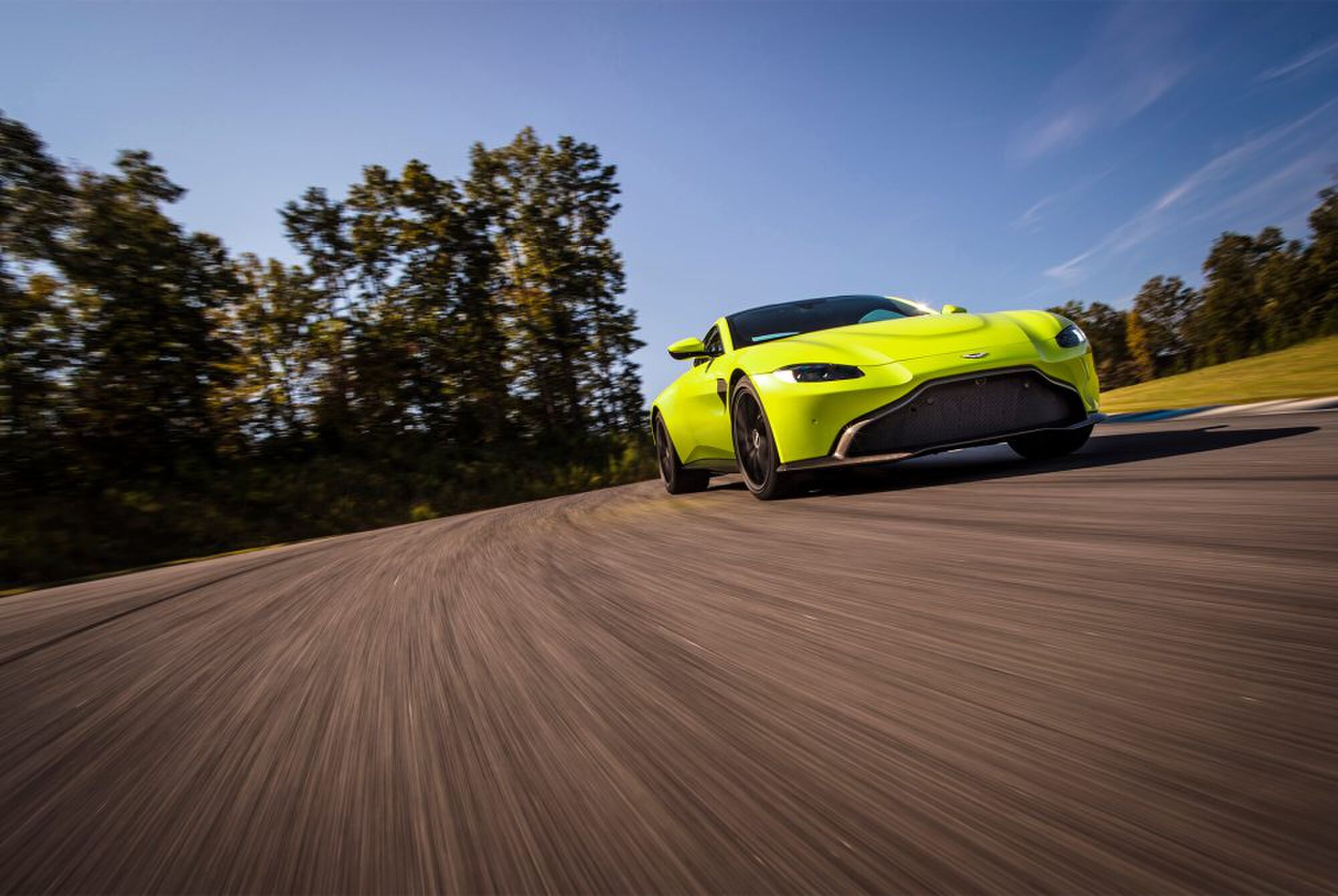 man man dikke auto aston martin