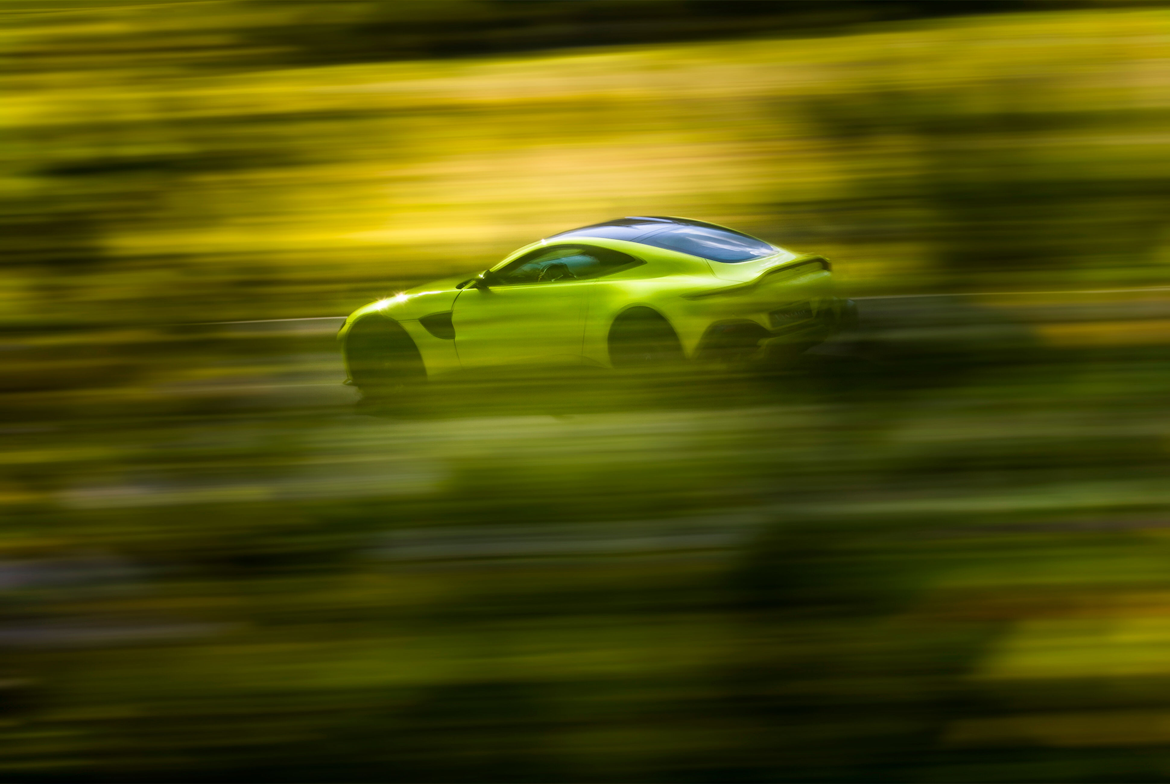 man man dikke auto aston martin