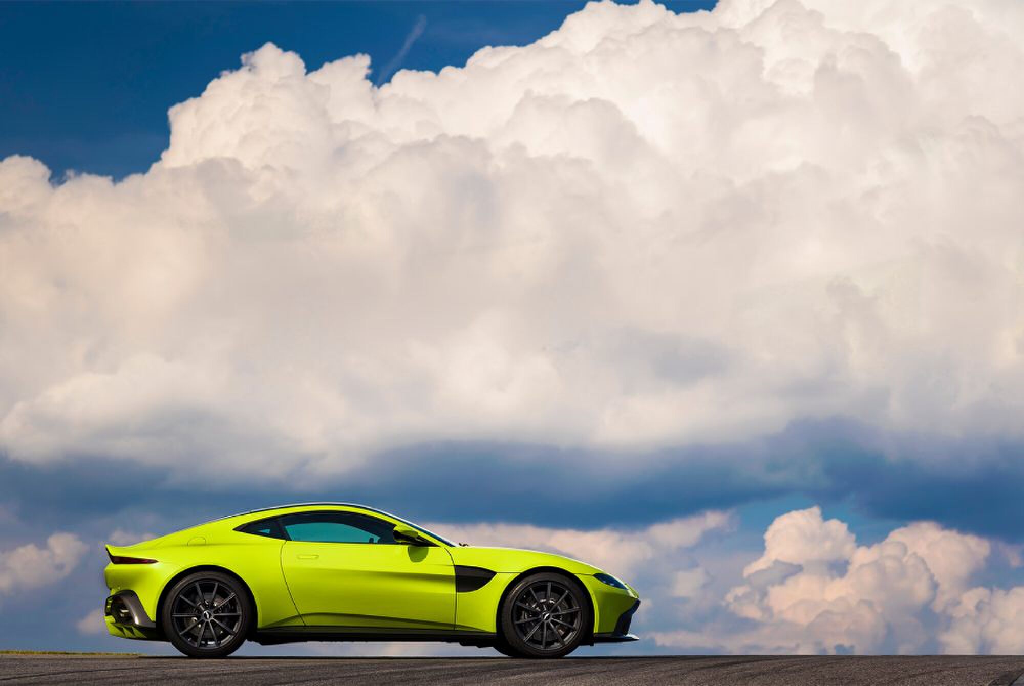 Aston Martin DB11 MAN MAN