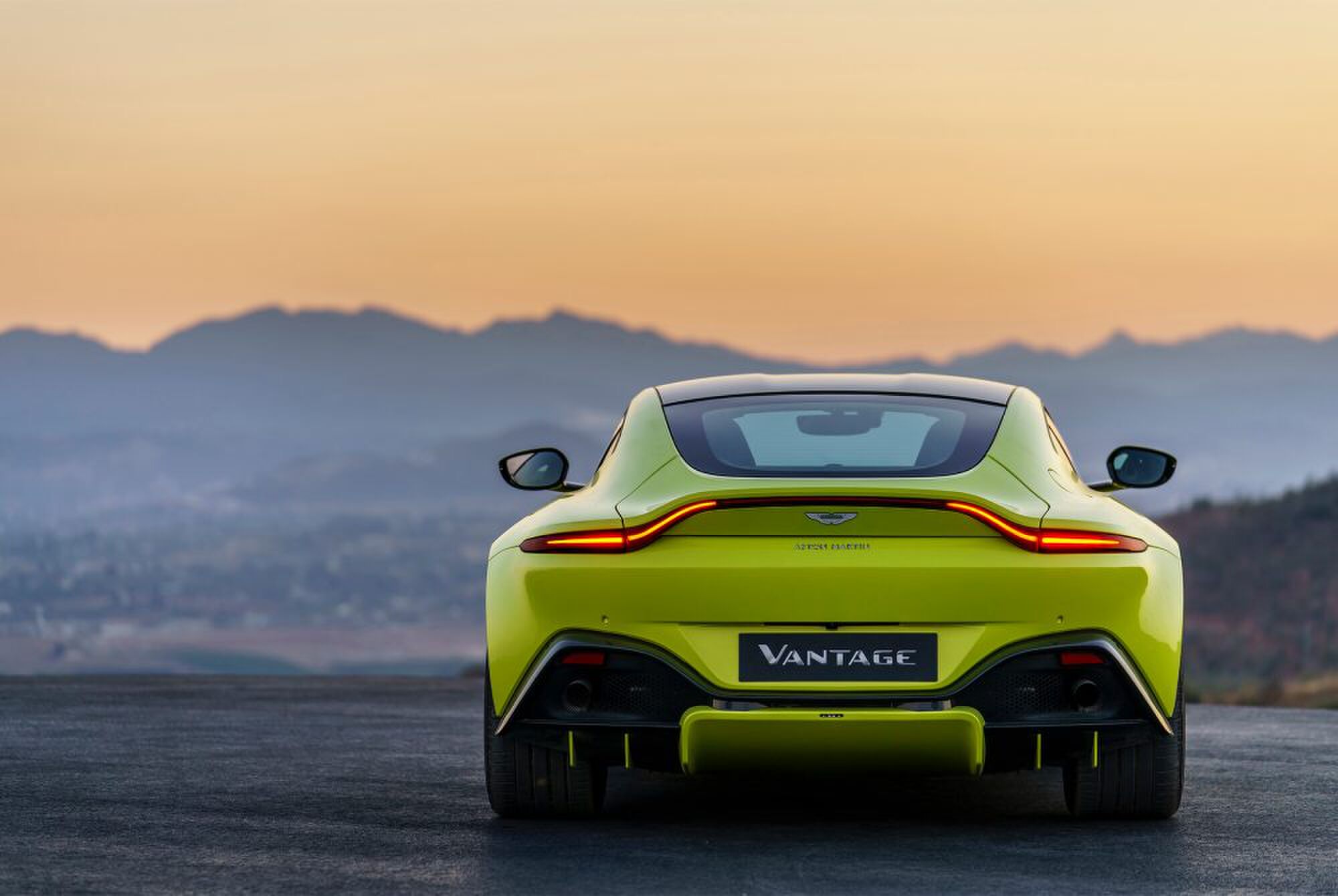 man man dikke auto aston martin