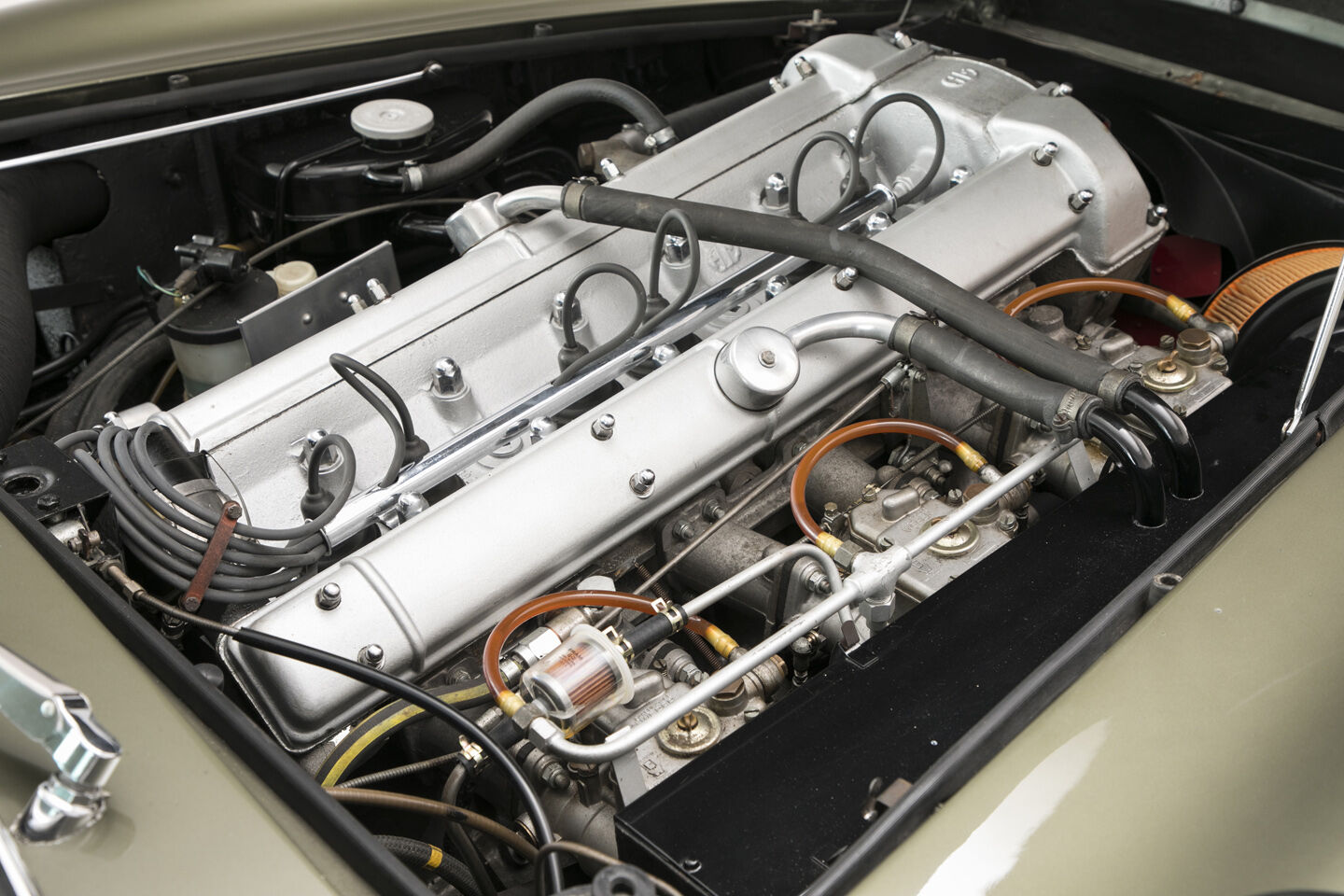 Aston Martin DB6 Mark II Vantage MAN-MAN