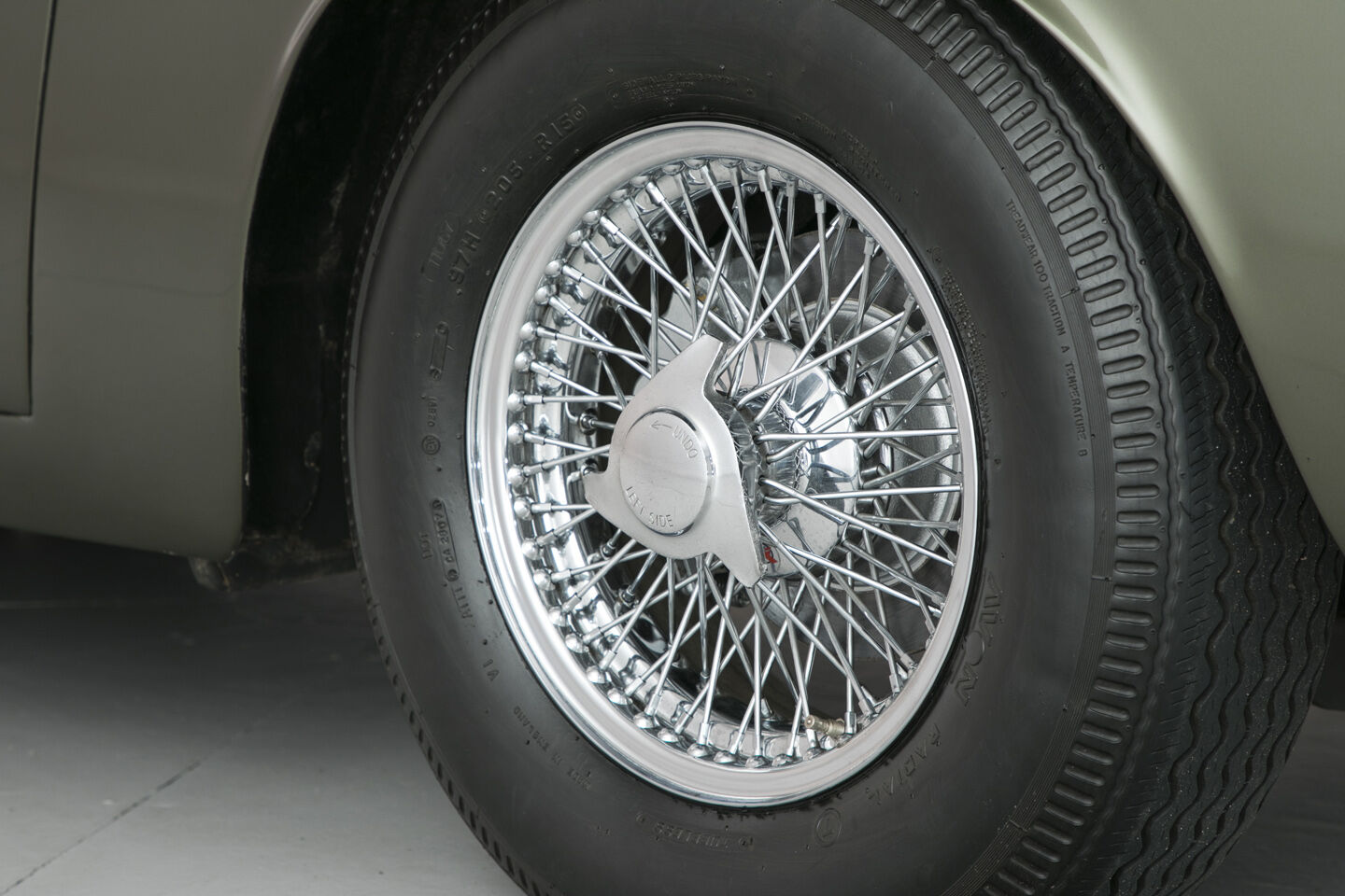 Aston Martin DB6 Mark II Vantage MAN-MAN