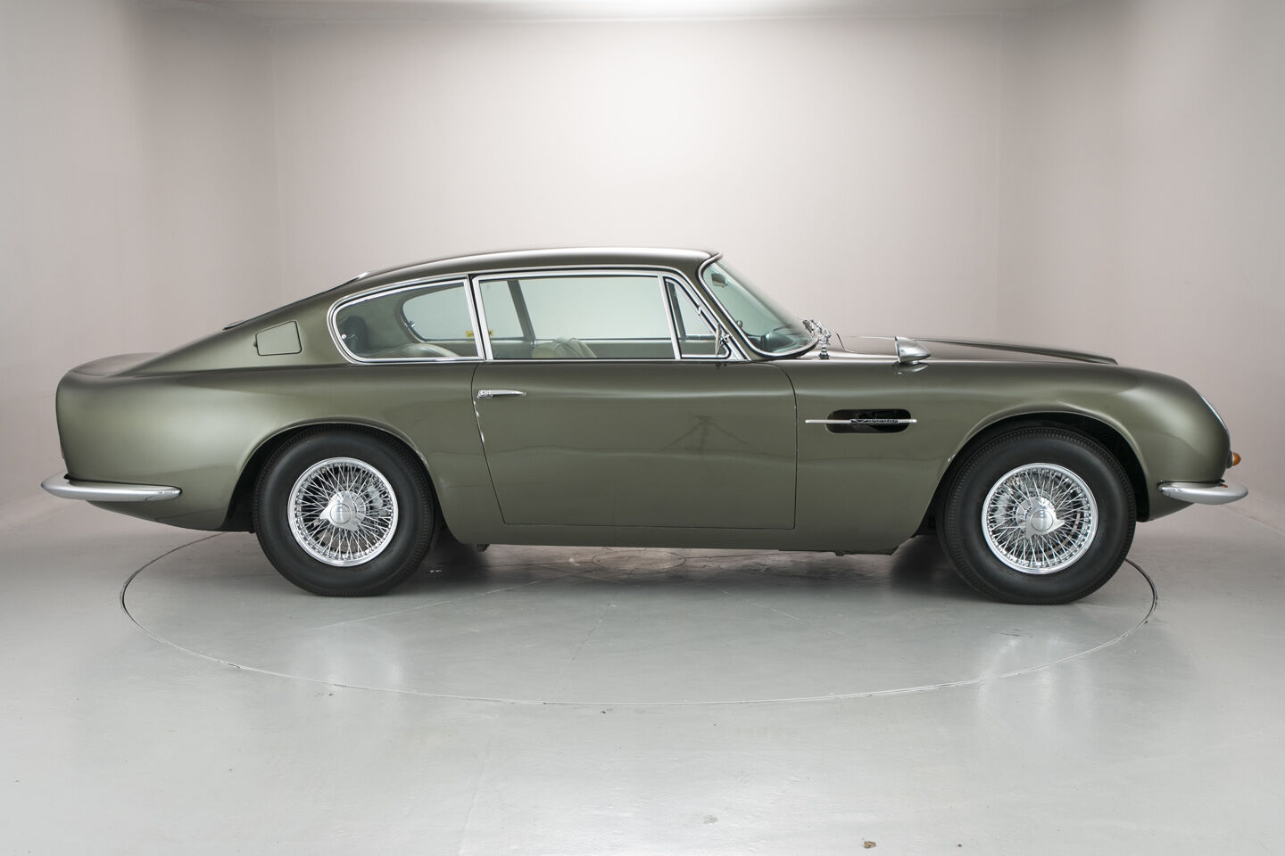 Aston Martin DB6 Mark II Vantage MAN-MAN