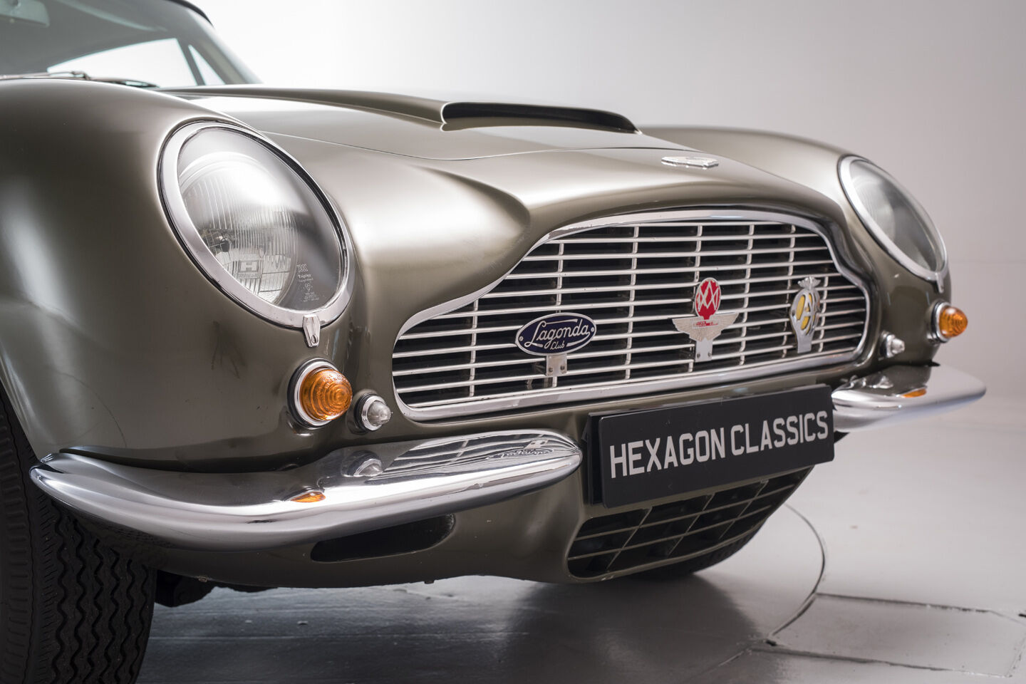 Aston Martin DB6 Mark II Vantage MAN-MAN