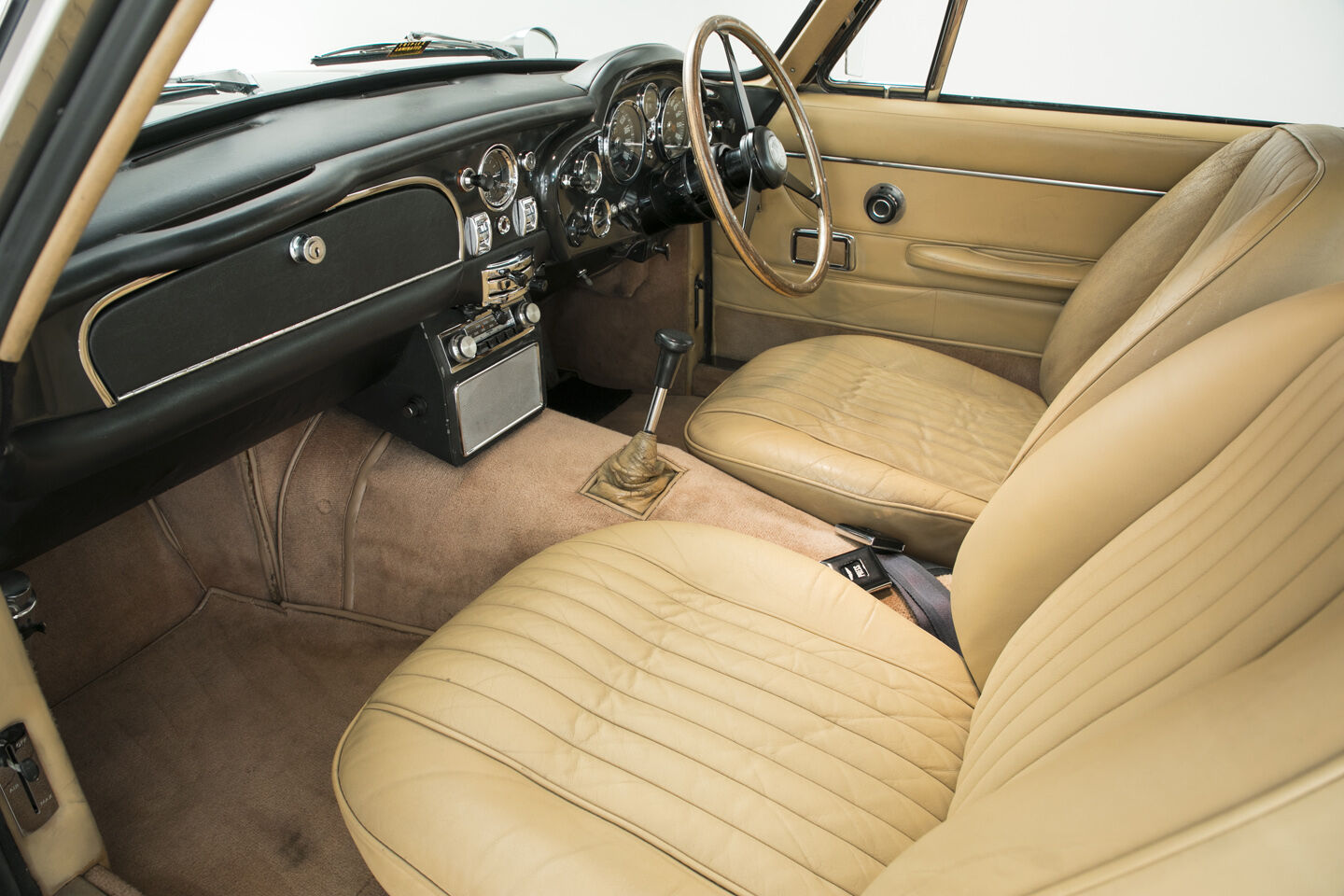 Aston Martin DB6 Mark II Vantage MAN-MAN
