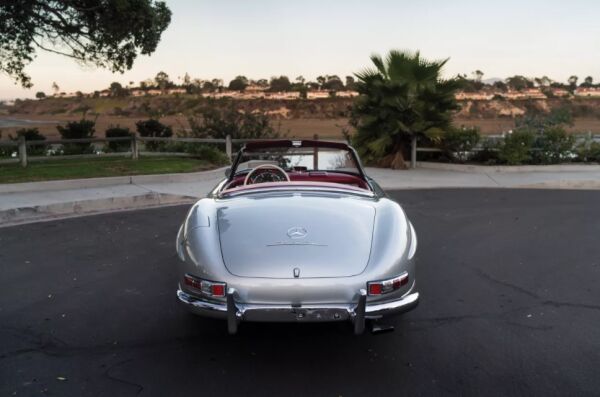 1957 MERCEDES-BENZ 300 SL ROADSTER MAN MAN