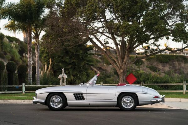 1957 MERCEDES-BENZ 300 SL ROADSTER MAN MAN