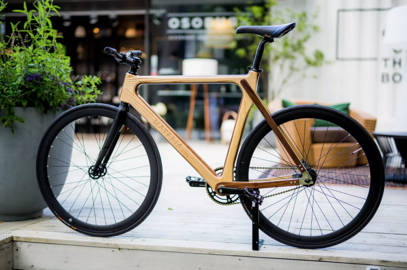 houten fiets man man