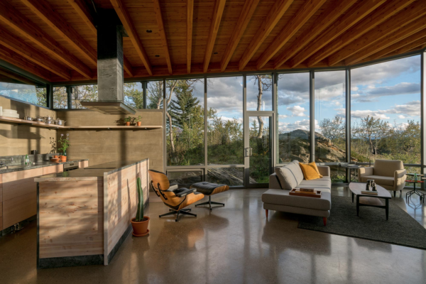 Carraig ridge rock house man man