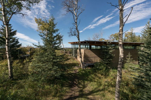 Carraig ridge rock house man man