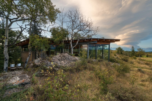 Carraig ridge rock house man man