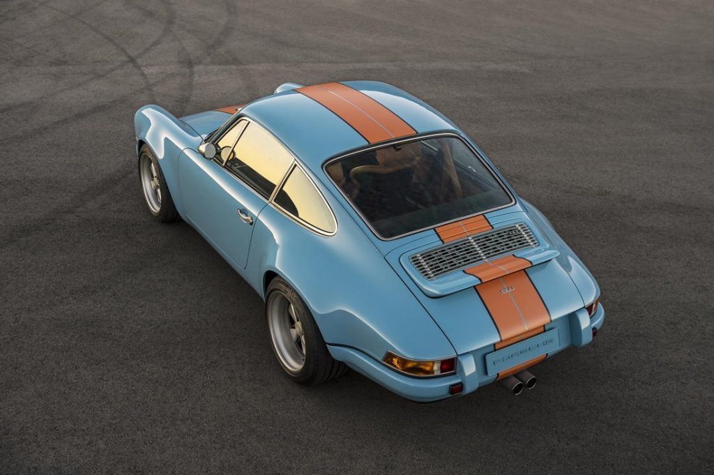 Singer vehicle design Porsche 911 Phoenix MAN-MAN
