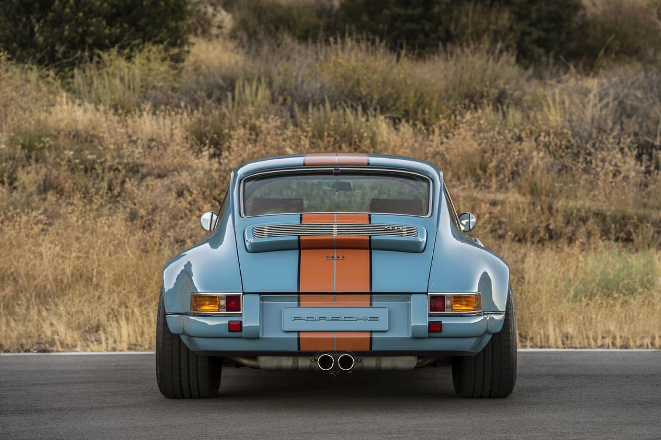 Singer vehicle design Porsche 911 Phoenix MAN-MAN