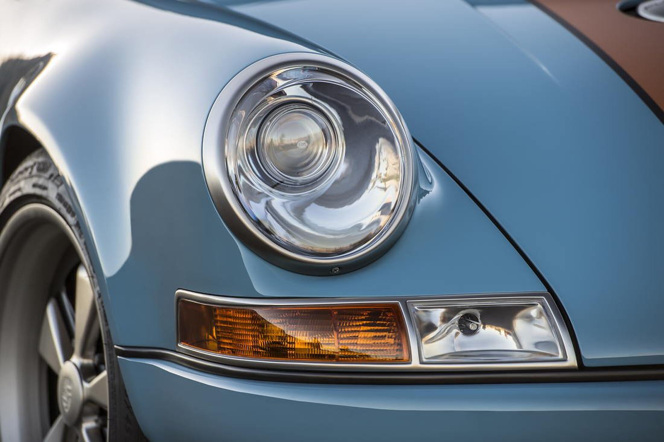 Singer vehicle design Porsche 911 Phoenix MAN-MAN