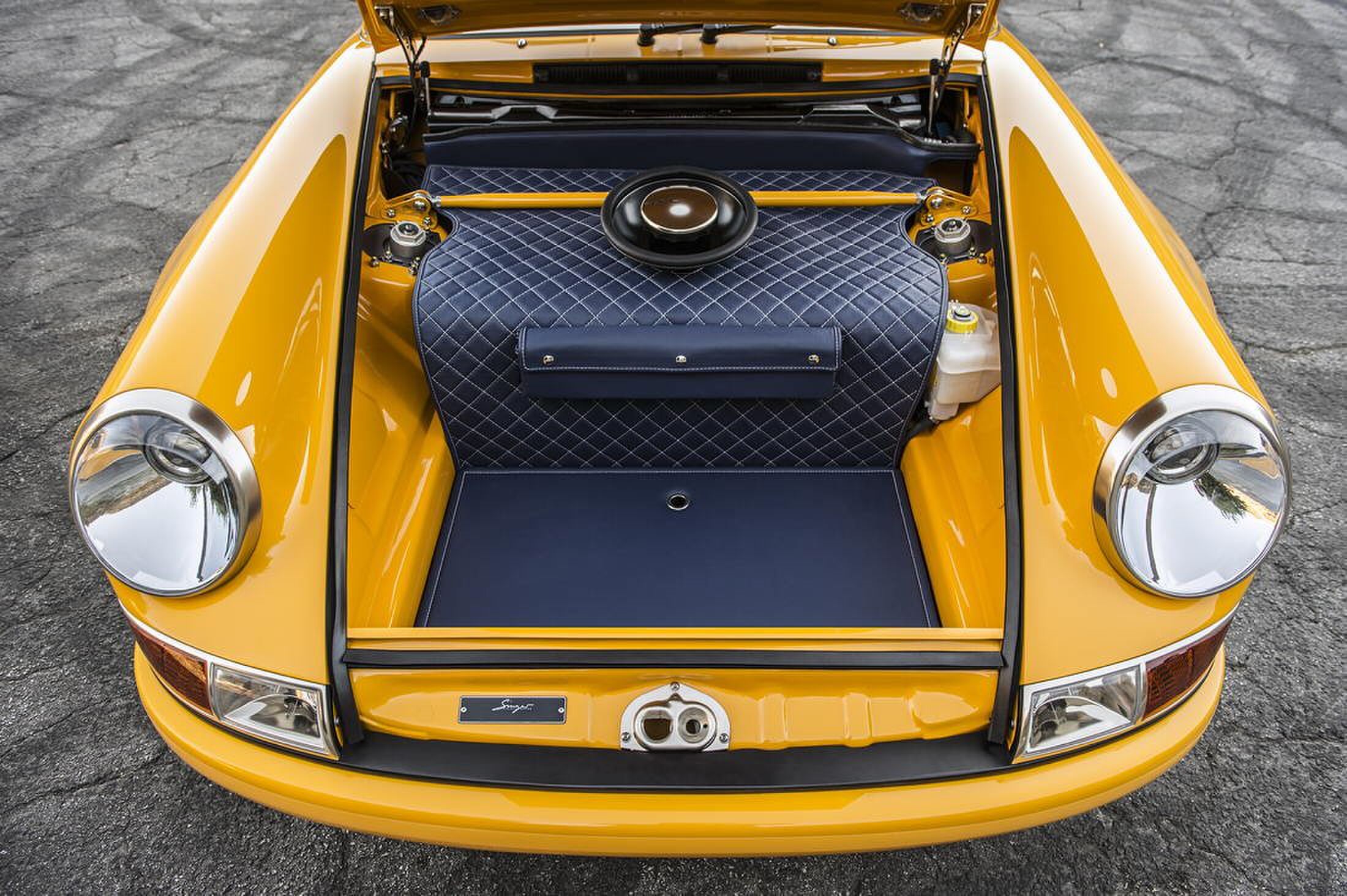 verhicle singer porsche