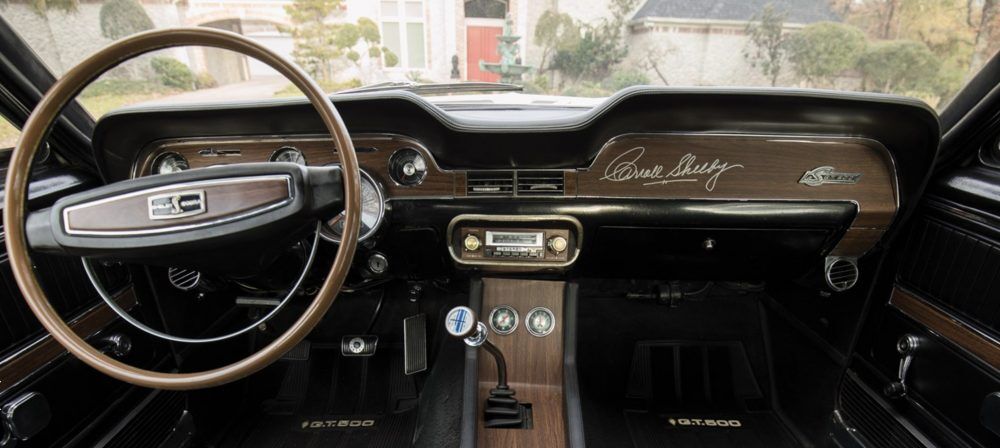 deze witte Shelby Mustang GT500 Fastback wordt geveild bij RM Sothebys MAN-MAN