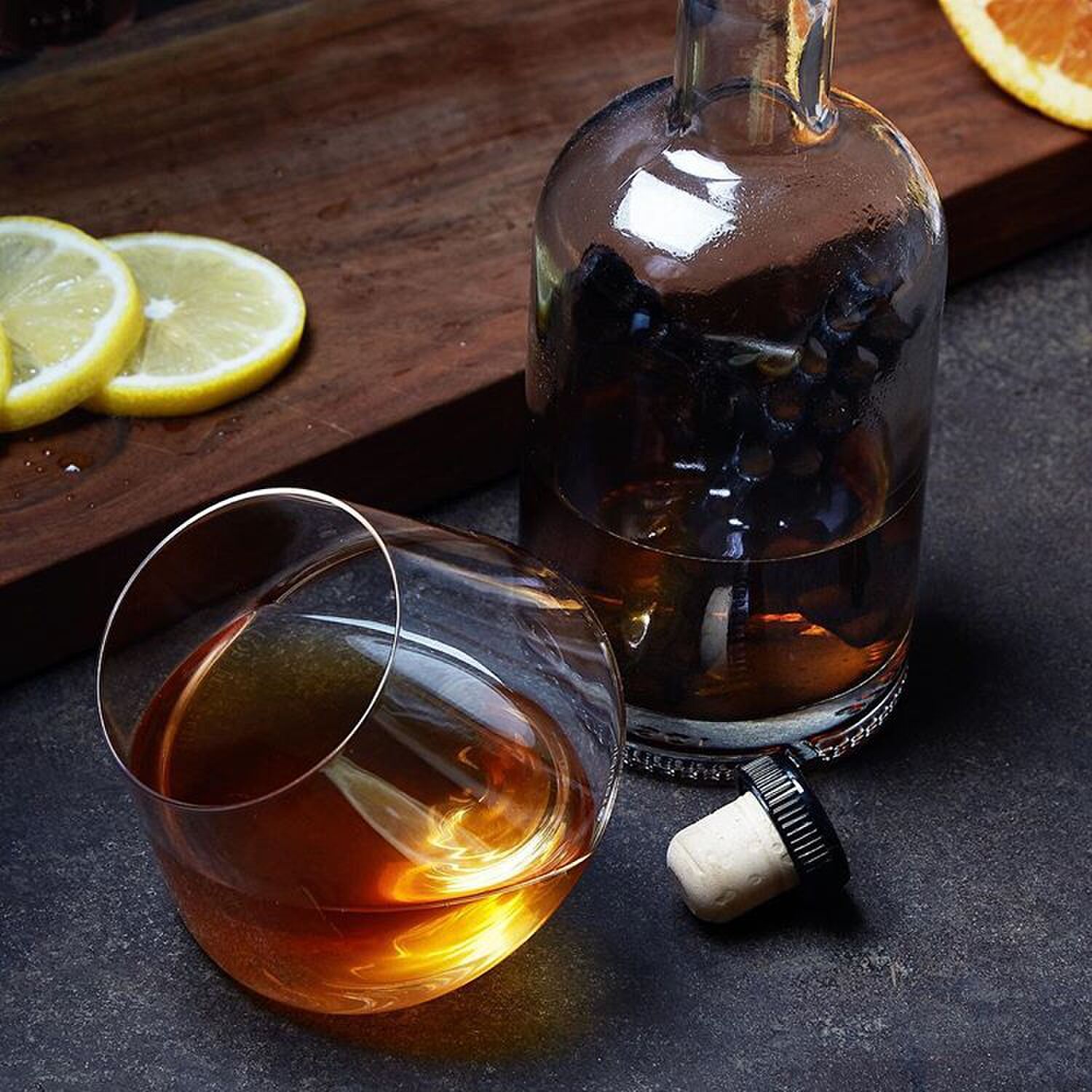 whiskey glazen man man 01