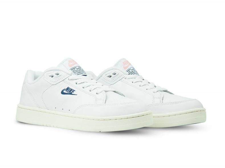 Nike grandstand