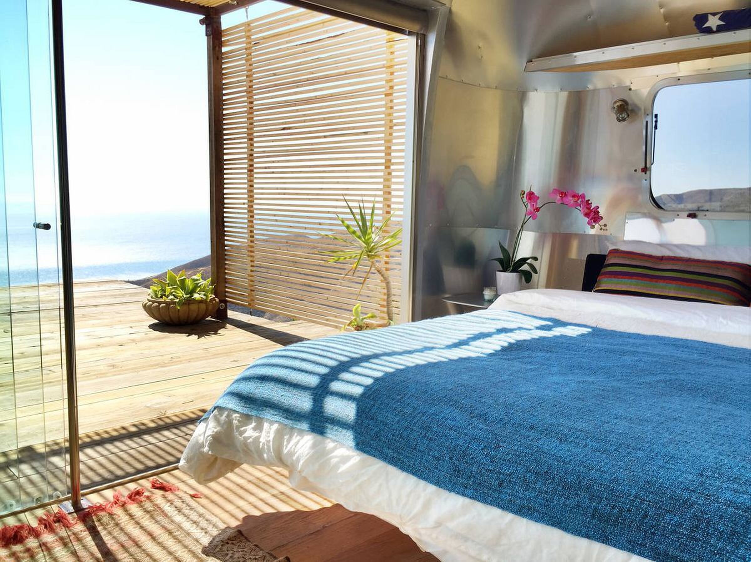 airbnb malibu MAN MAN 01