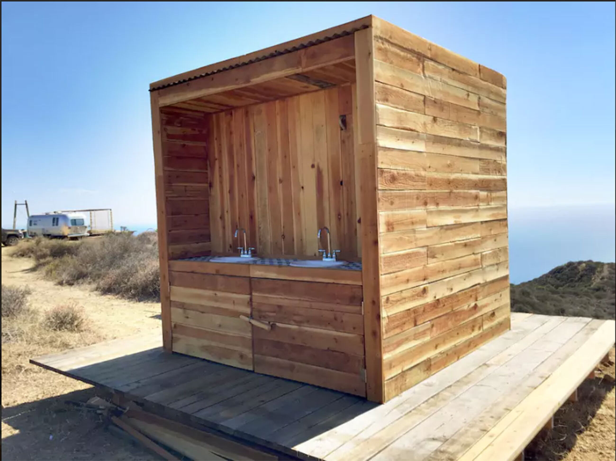 airbnb malibu MAN MAN 01